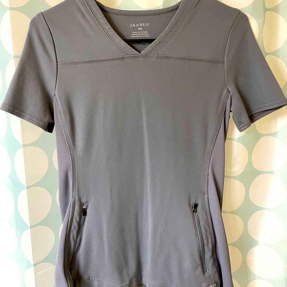 Jaanuu 2 pocket side rib scrub top